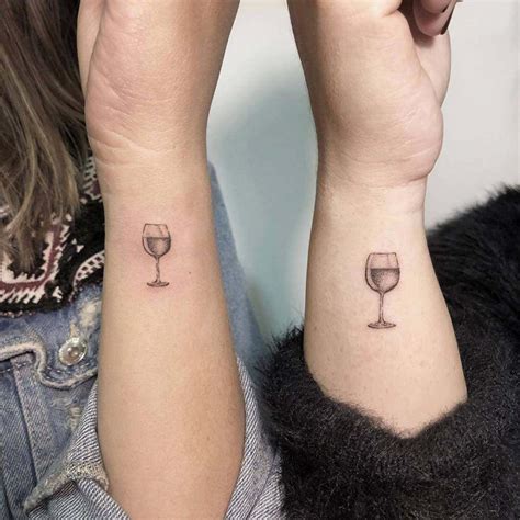 tatuajes de amigas copa de vino|Tatuaje de mejores amigas